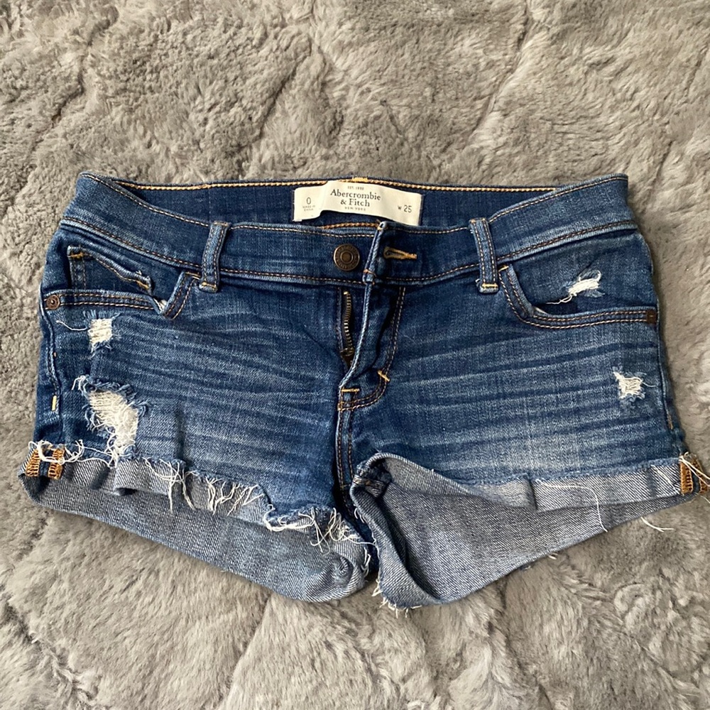Low rise distressed shorts, size small, preused